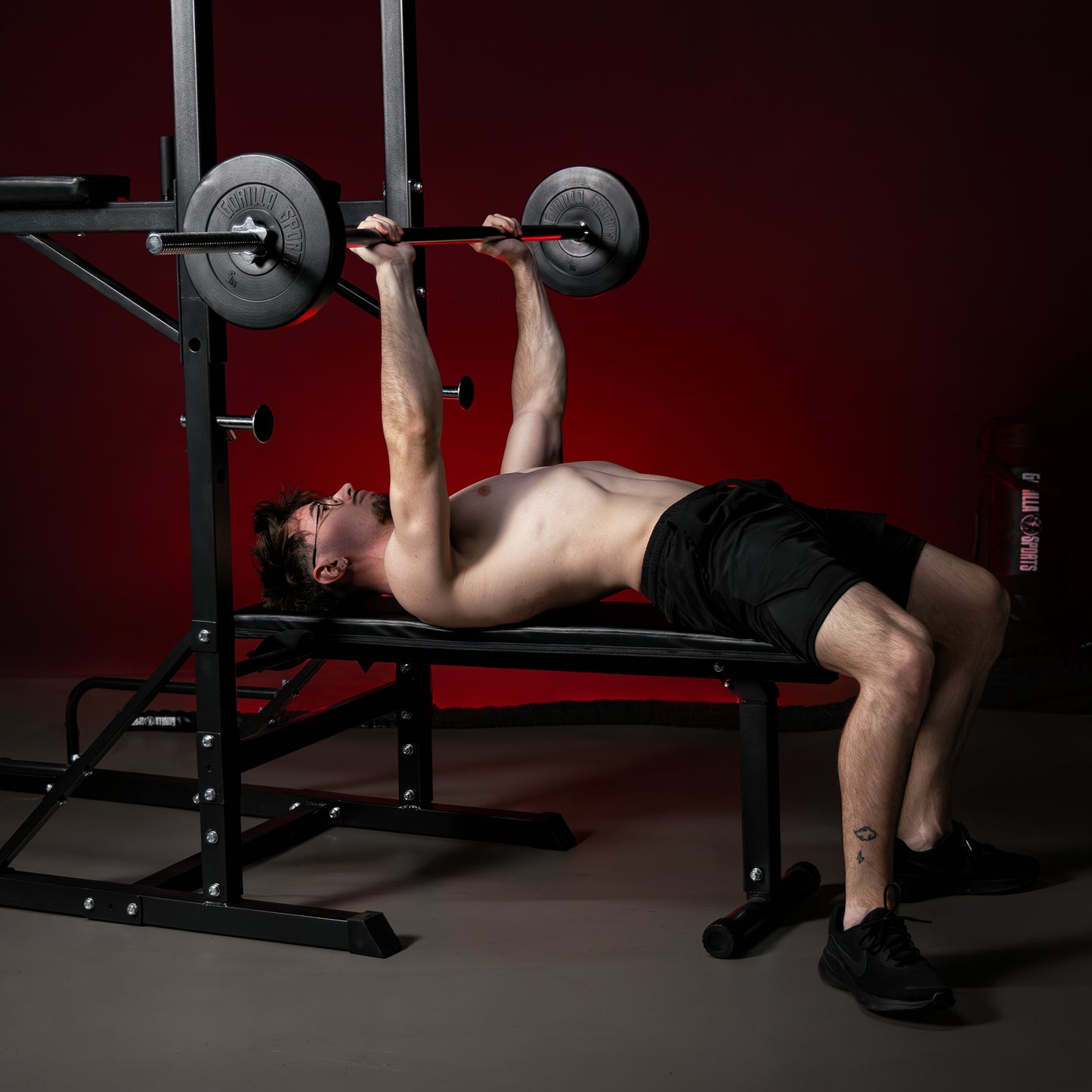 Multifunkcionalna klupa za vežbanje u crnoj boji