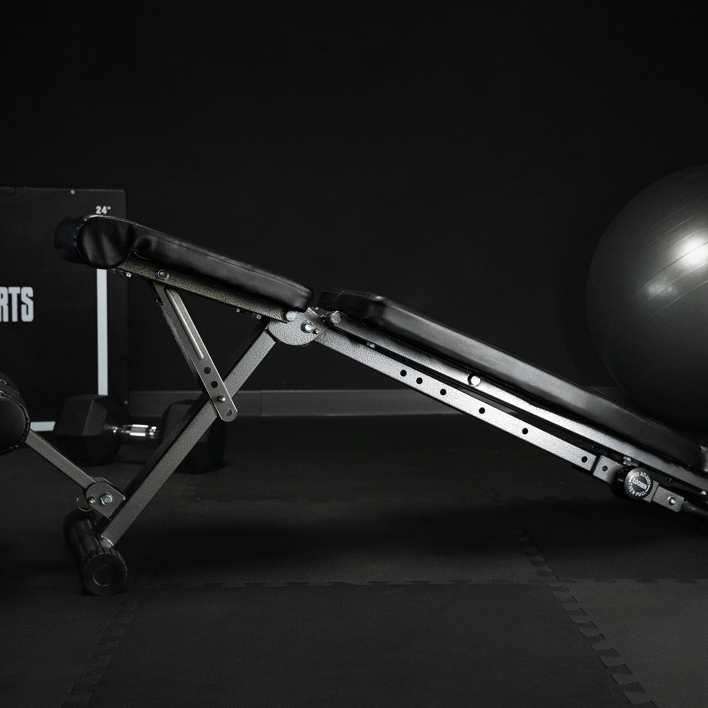 Podesiva klupa sa dodatkom za noge