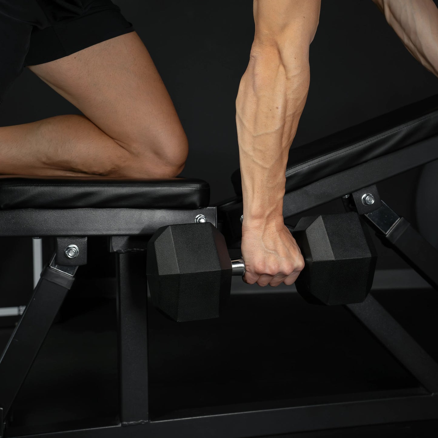 Multifunkcionalna ravna klupa za vežbanje